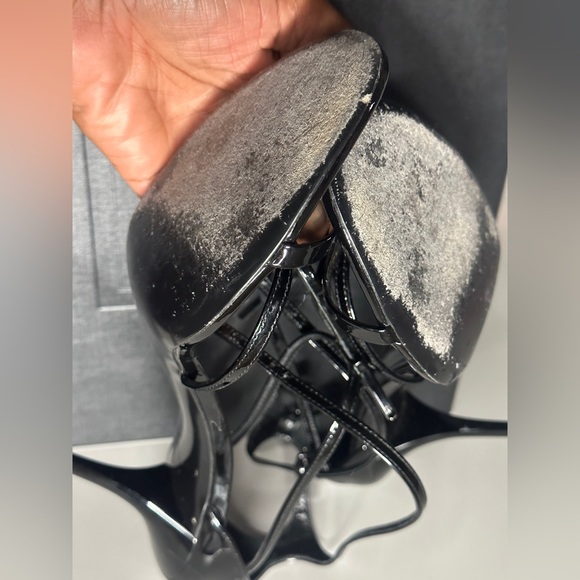 Saint Laurent
Opyum YSL Patent Ankle-Strap Sandals, black, size 42 - Picture 8 of 11